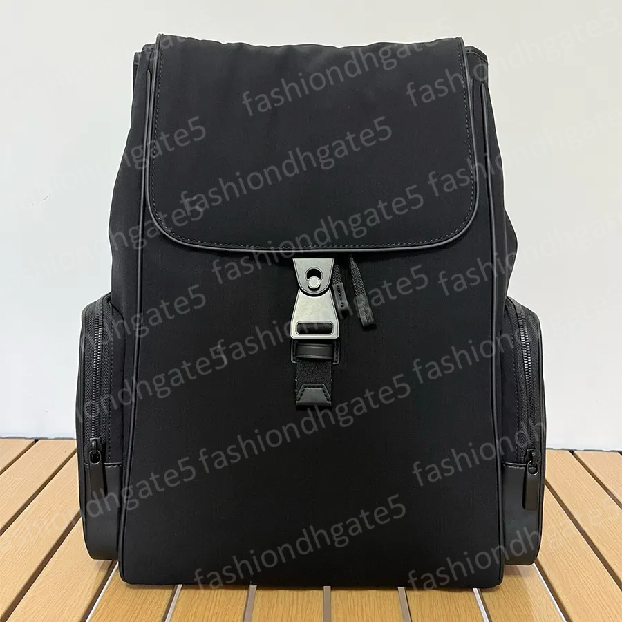 Designer Backpack Computer Backpacks School Travel Climb Handbags Chain Design Nylon Canvas Bag Handbags Purses Leather Handbag Travel Backpacks Casual Men Bags
