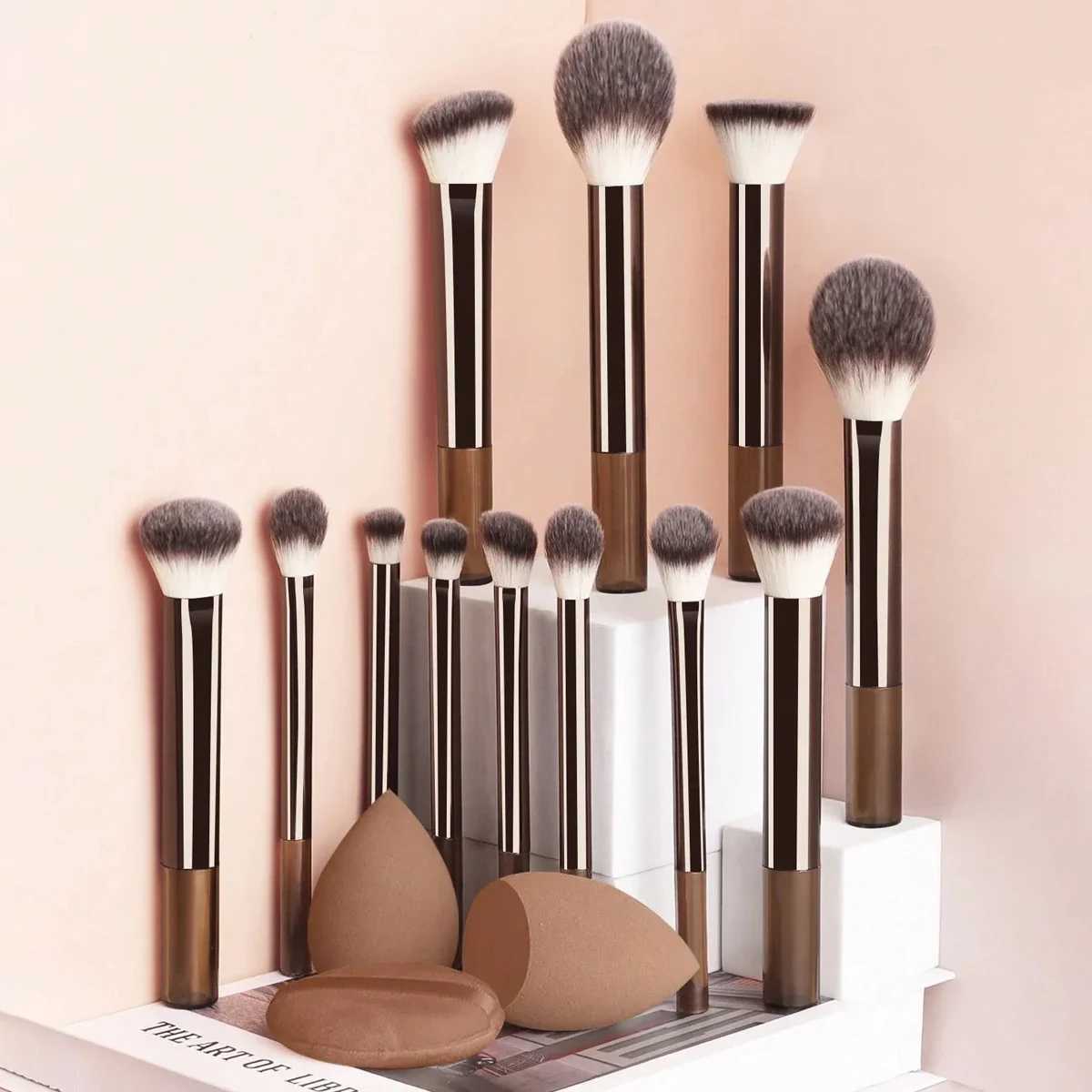 12-piece professional makeup brush set, including eyeshadow brush, blush brush, 2 makeup sponges, and 1 powder puff C251122