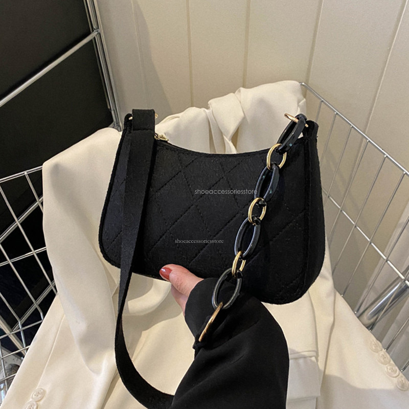 2025 New Designer Light Luxury Gorgeous Popular French Niche Design Bag Women's Multifunctional High-end Chain Shoulder Handbag Felt Armpit Bag