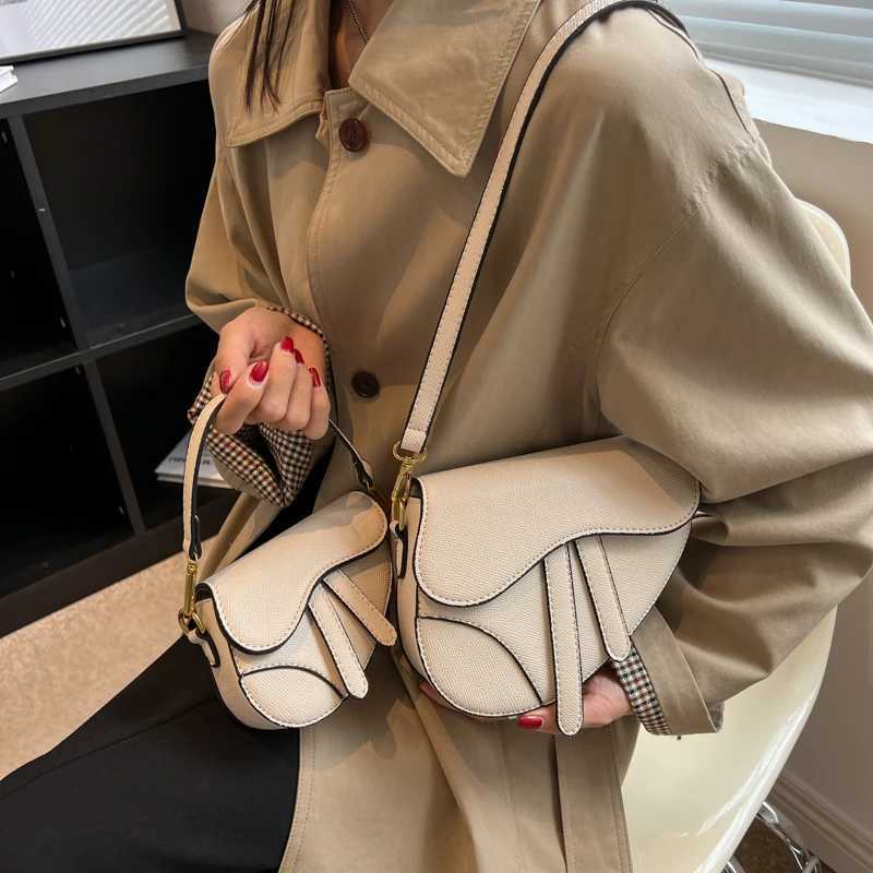New Solid Design Saddle Bags Versatile Womens Single Shoulder Bag Outdoor Leisure Commuting Trend Z250702
