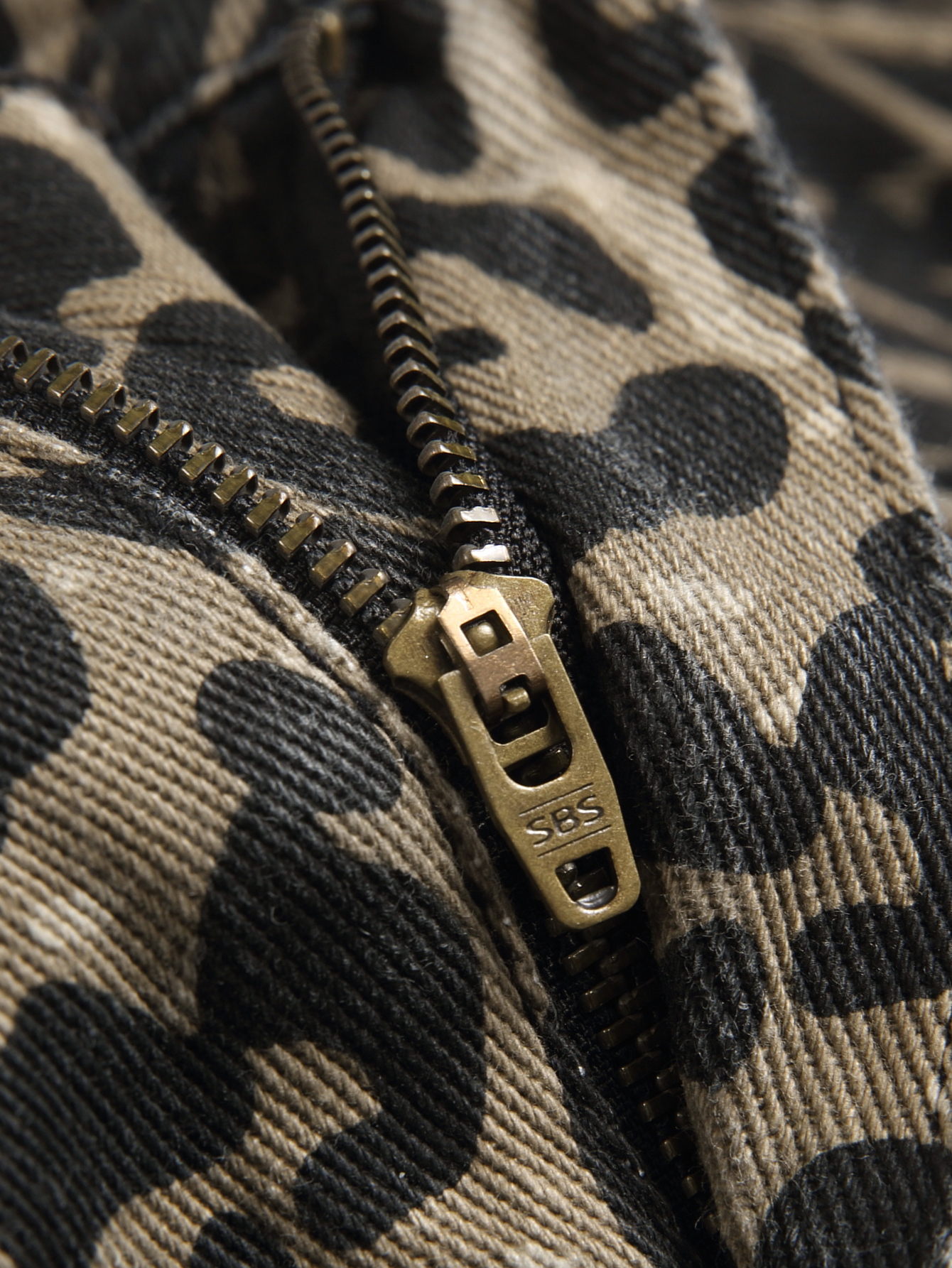 2025 New leopard print non-elastic trendy American pure cotton retro curved jeans for women---tg0021