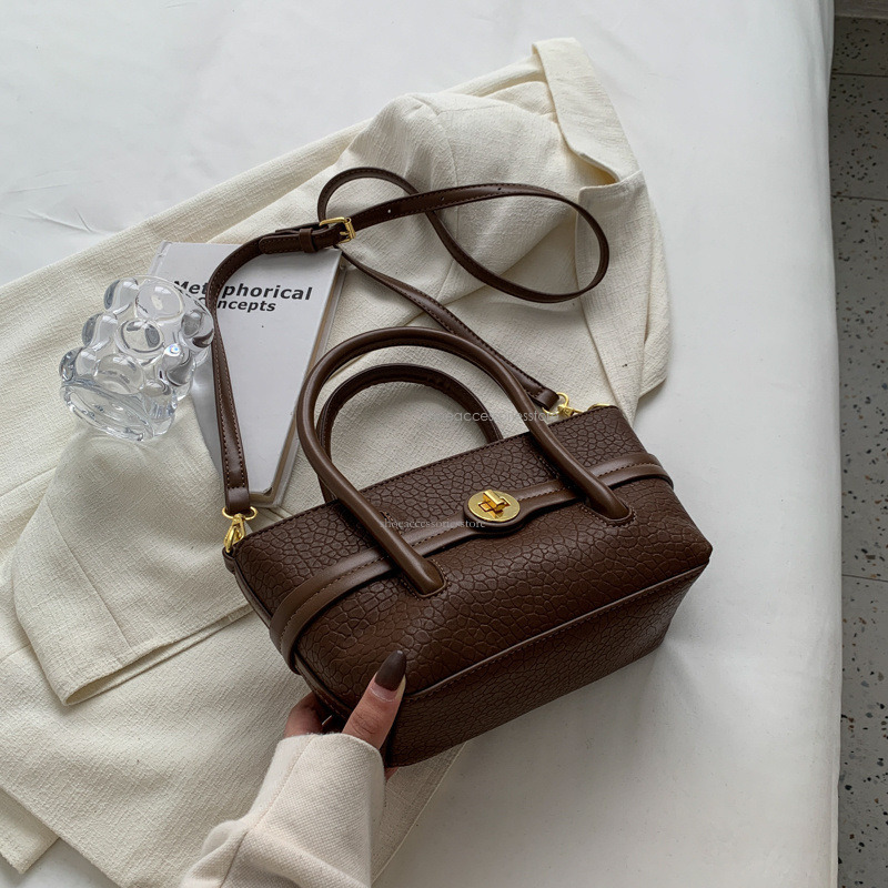 2025 New Designer Women's Shoulder Crossbody Bag Light Luxury Multifunctional Women's Handbag Small Fragrance Style Celebrity Bag