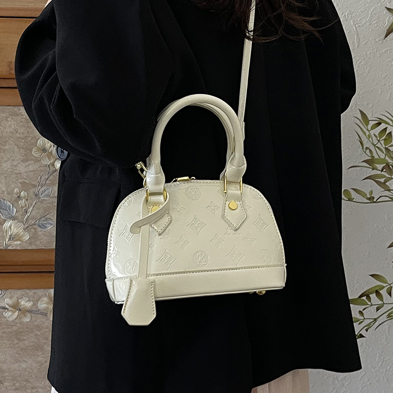 Designer Bags, foreign Trade Shell Bag 2025 New style, light luxury, high-end and stylish design, single-shoulder crossbody bag for women Free shippin