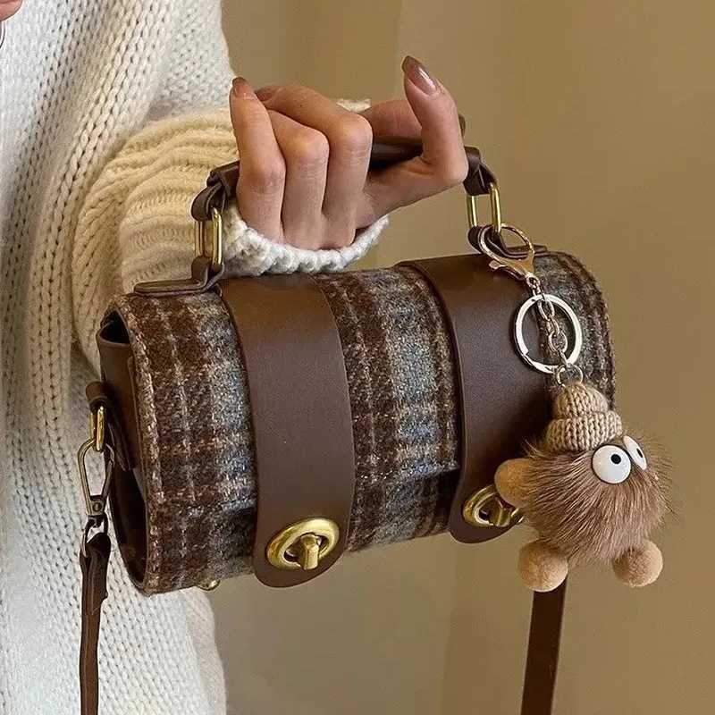 Small Niche WomenS Bags Spring-Autumn Versatile 2025 New Style Spring Popular Boston Crossbody Bag Handheld Pillow BagT251122