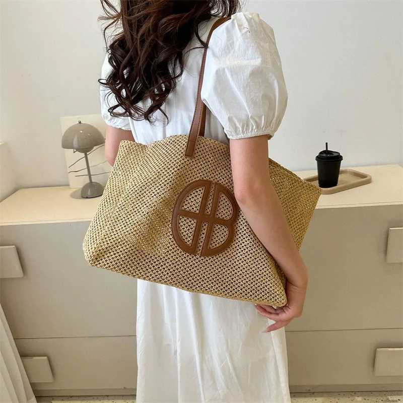 Composite bag straw bag hollow outer knitted tote bag large capacity handmade shoulder bag womens designer casual beach bag ethnic style W250421