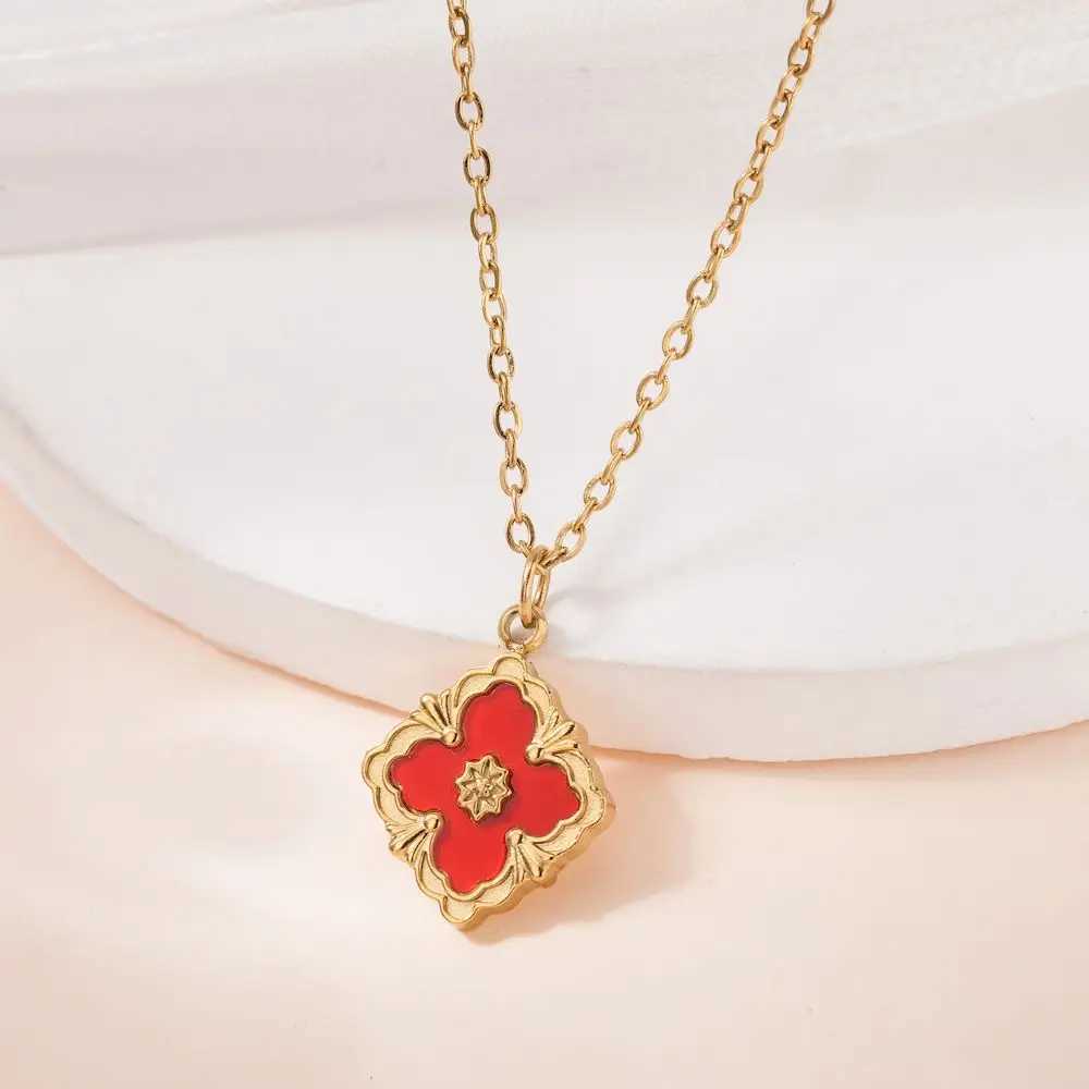 TOHM Vintage Diamond Shaped Four Leaf Flower Necklace for Women Stainless Steel Collarbone Chain Accessory J251122