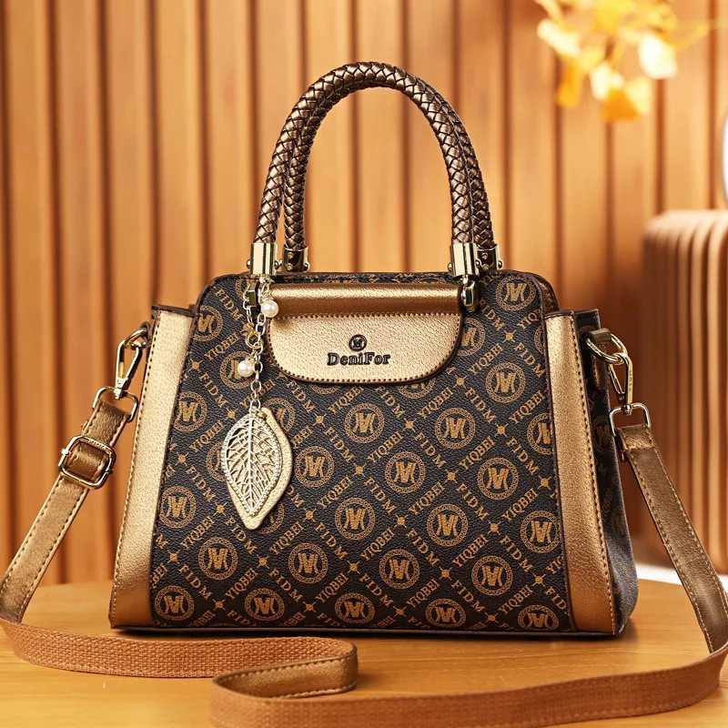 2024 New Style Hot Selling Ladies Metal sheet Fashionable PU synthetic Leather Zipper Closure Two Handles for Beach Use WB049 K251121