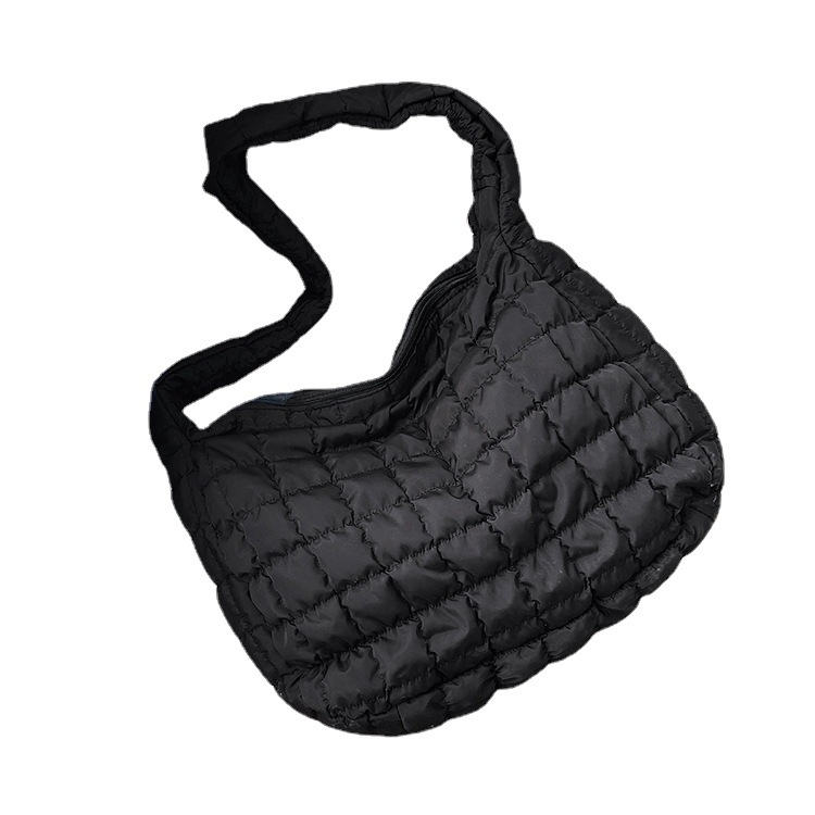 This bag features a high-quality texture, large capacity, versatile women's tote, dumpling bag, single-shoulder crossbody bag, and underarm bag 2