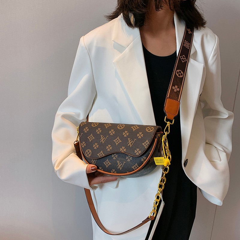 Designer Bags 2025 New Style Fashionable and versatile semi-round bag Casual Niche women's bag Light Luxury high-end texture saddle bag Free ship