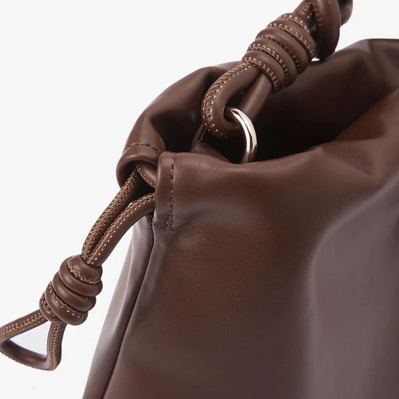 Semir Tote Women 2024 New Retro French Lazy Sense Shoulder Large Capacity Drawstring Handbag Lady Bag