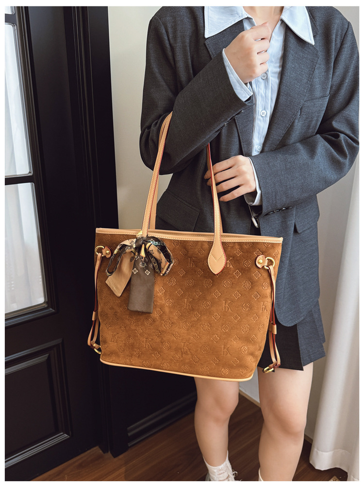 Large Capacity Suede Vintage Commuting Tote Bag Women'S New Old Flower Light Luxury High Sense Shoulder Bag 2025