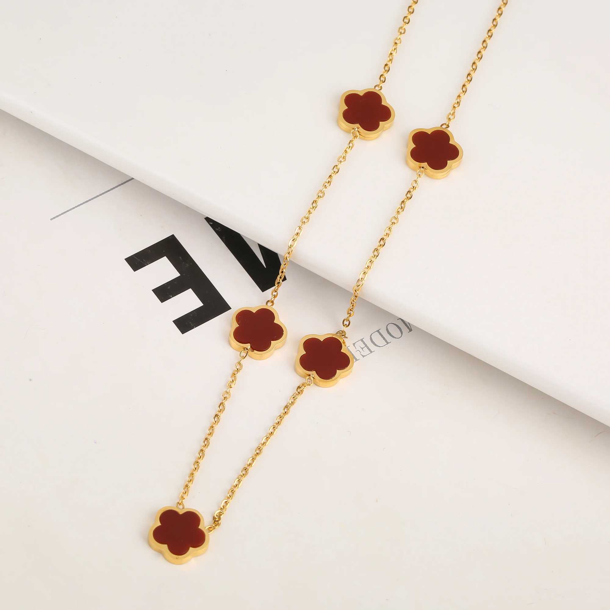 Hot Selling StainlESS Steel Single Sided Pendant Necklace With Five leaf Flower High-Quality Jewelry For Womens J251122