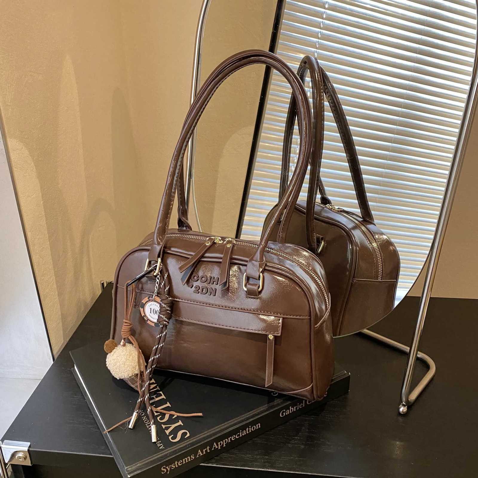 Womens Fashionable Casual Single-Shoulder Bag with a Unique Texture for Commuting Boston BagT251122