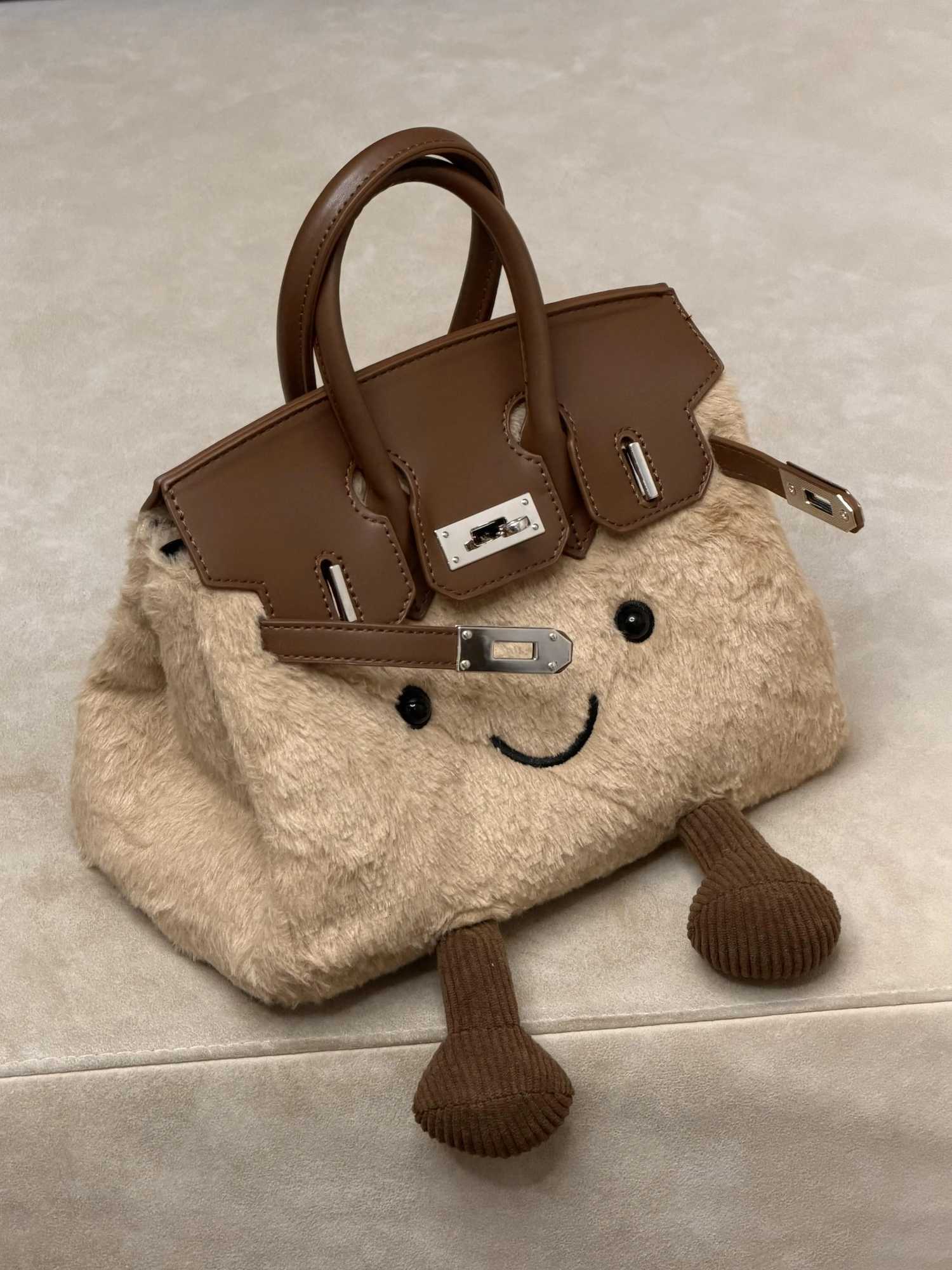 Cute plush crossbody bag female doll fashionable fur handbag K251121