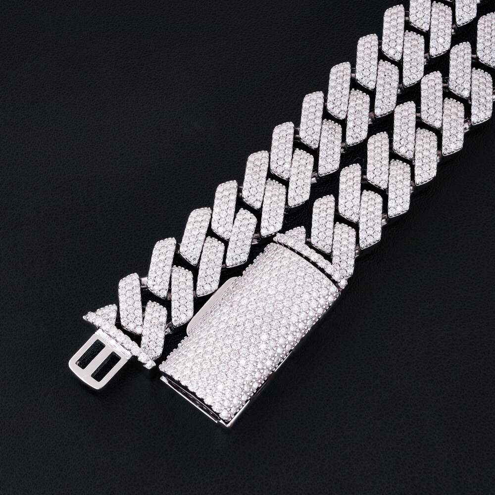 Custom Prong Mossanite Miami in Sier Pass Dia Test VVS Moissanite Cuban Link Chain