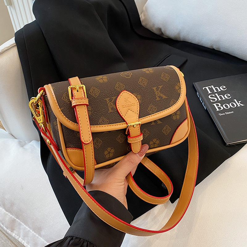 Designer Bags 2025 New Women's Bags: Fashionable Baguette bag, High-end single-shoulder crossbody bag, retro and versatile Underarm bag, free shi