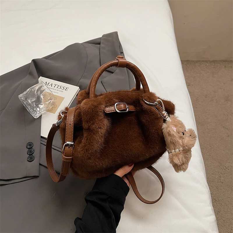 Premium Plush Bag for Women Autumn Winter Fashion Versatile Faux Fur Small Handbags Casual Commute One Shoulder Crossbody Bags K251121