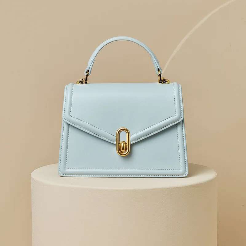 Fashionable Versatile Lightweight Leather Bag Ideal for Everyday Use