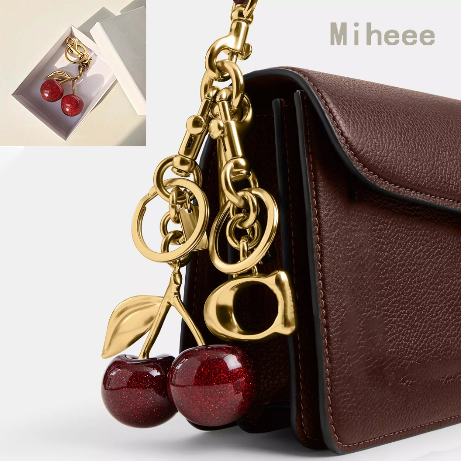 luxury keychain designer keychain wallet key cherry charm chain Unisex woman Lanyards White designer keychain jewelry designers purse charm keyring for women