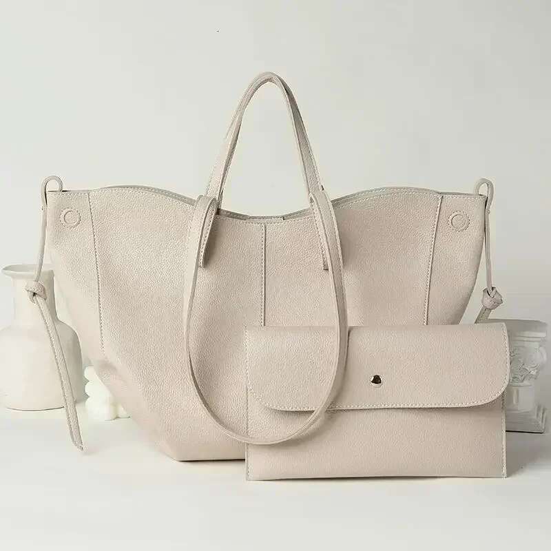 Elegant Women's Large Capacity PU Leather Tote Bag Stylish And Durable Handbag For Work, Travel, Shopping, Or Everyday Use