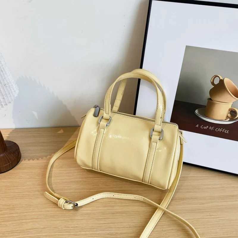 Fashion-Forward Womens Messenger Bag Genuine Leather Crossbody Handbag Designer Shoulder Tote Purse Elegant Luxury Brand LadiesT251122