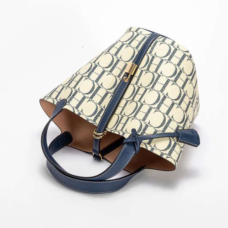 CH Large Capacity Daily Commuter Crossbody Fashion Letter Print Design Ladies Temperament Shoulder Bag Versatile Premium