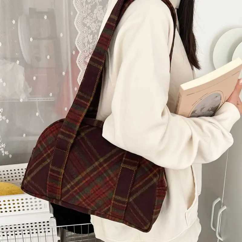 Retro Plaid Woolen Underarm Bag 2023 Large-capacity Autumn and Winter New Shoulder Bag Boston Travel BagT251122