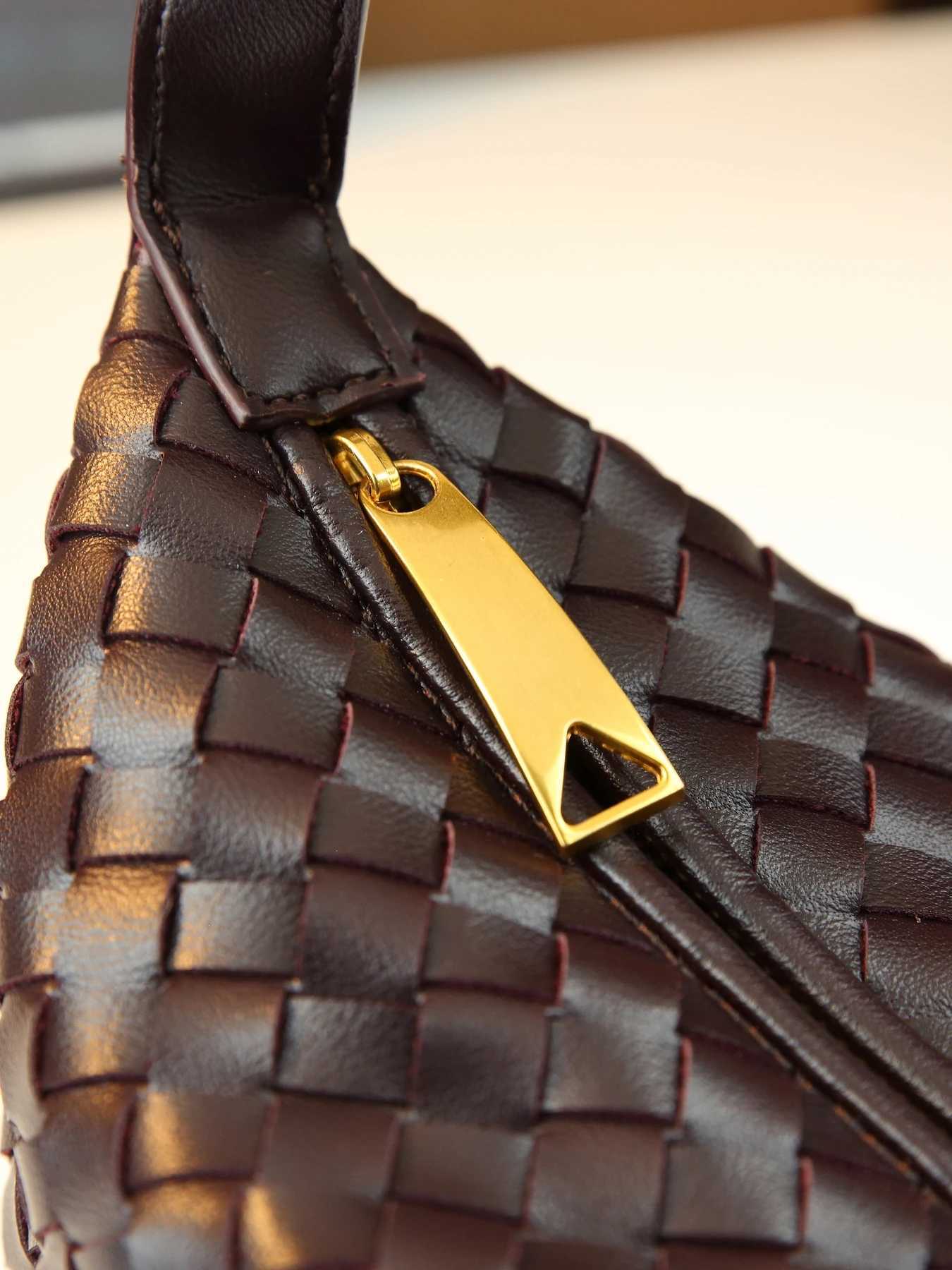 2025 autumn and winter new fashion simple solid color small square bag foreign style texture shoulder woven bag K251121