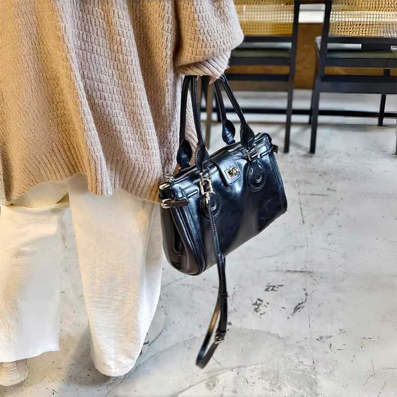 Brand Horizontal Square Tote Bag Luxury Lock Belt Shoulder Bag Versatile Work Briefcase Fashion Zipper Classic Texture Handbag K251121