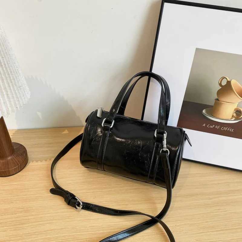 Fashion-Forward Womens Messenger Bag Genuine Leather Crossbody Handbag Designer Shoulder Tote Purse Elegant Luxury Brand LadiesT251122