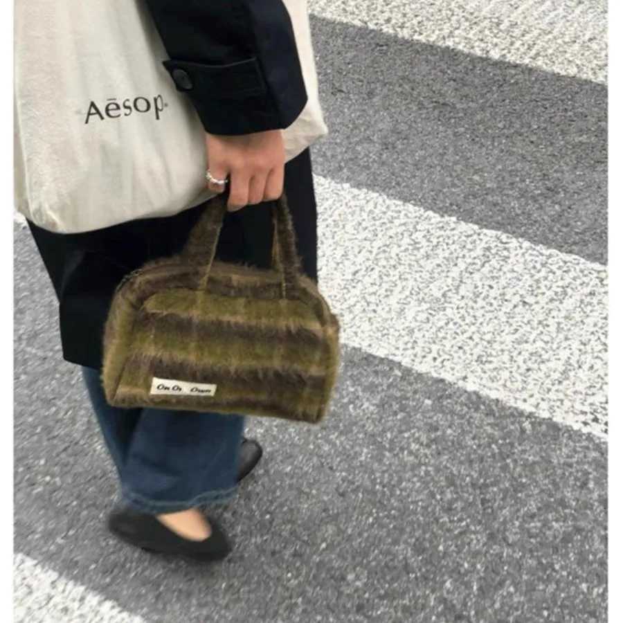 Seaweed Taiwan green Boston bag female niche autumn plush messenger bag new face value niche handbag bags for womenT251122