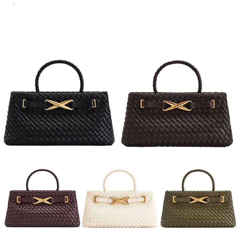 2025 Womens commuting hand-held woven bag fashionable capacity single-shoulder crossbody bag casual single-shoulder tote bag K251121