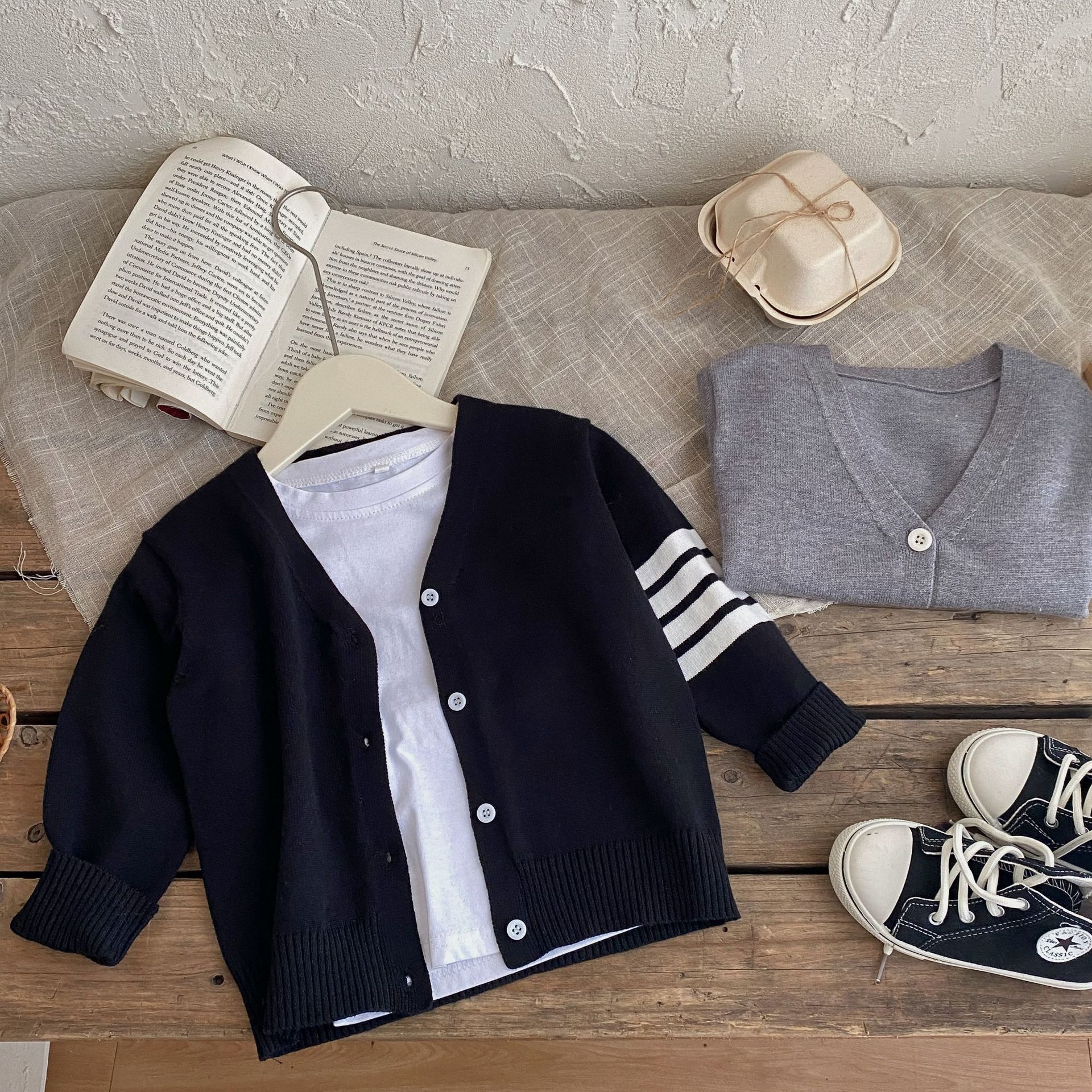 Children's Korean sweater boys Spring Autumn striped pure cotton cardigan coat girls long sleeved V-neck knitted sweater1-8Y