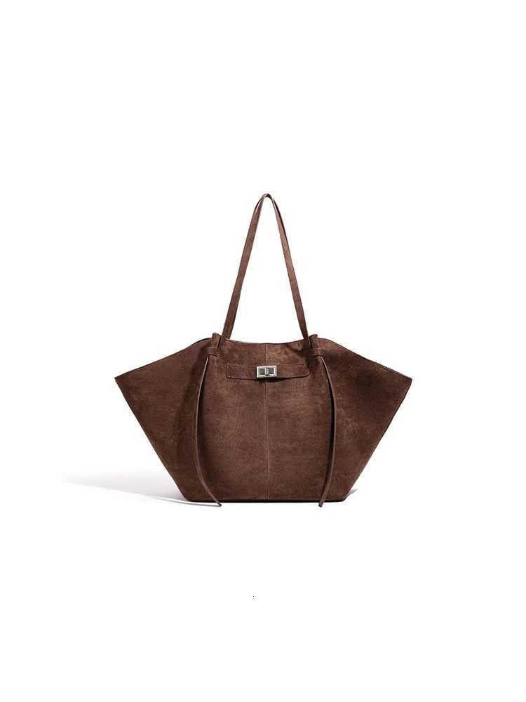 Fashionable lightweight large capacity hand-held wing bag commuting bat shaped high street handbag K251121