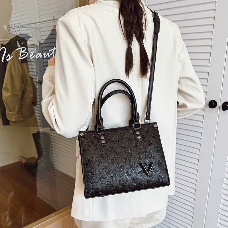 2025 High-End Womens Tote - New Fashion Letter Printing Versatile Large-Capacity Premium Quality Popular Womens Bag K251121