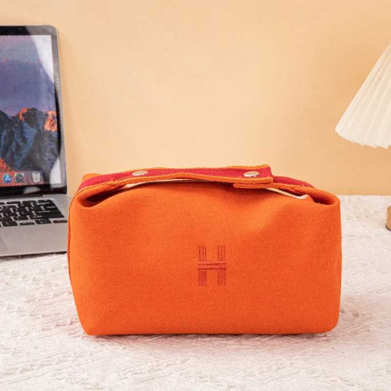 Designer Portable Travel Cosmetic Bag Womens High-End Sensation Internet Famous New Model Super Popular Makeup Storage Bag Y251122
