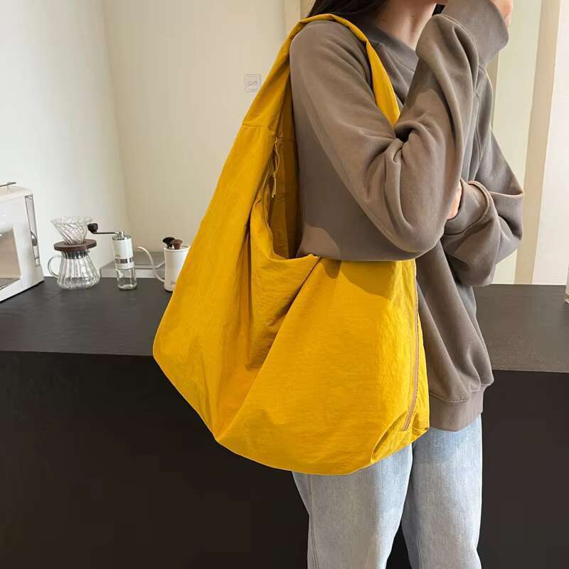 Unisex Extra Large Capacity Solid Color Nylon Shoulder Custom Candy Colors Fashionable Zipper Closure Moon Bag for Ladies