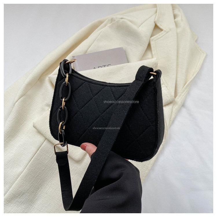 2025 New Designer Light Luxury Gorgeous Popular French Niche Design Bag Women's Multifunctional High-end Chain Shoulder Handbag Felt Armpit Bag