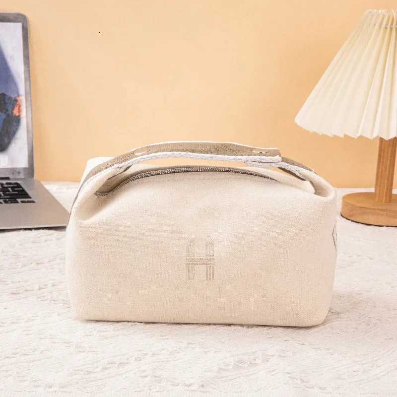 Designer Portable Travel Cosmetic Bag Womens High-End Sensation Internet Famous New Model Super Popular Makeup Storage Bag Y251122
