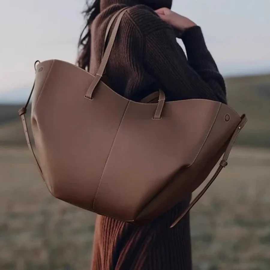 Woman Bag Fashionable 2025 Commuting Bag Womens Underarm Wing Bag Female Niche Large Capacity Wings Handheld Shoulder Bag K251121
