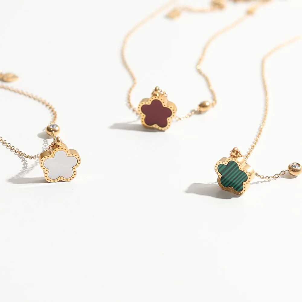 StainlESS Steel 18K Gold Plated Five Black White Green Red Double Side Color Flower Pendant Necklace For Women Jewelry J251122