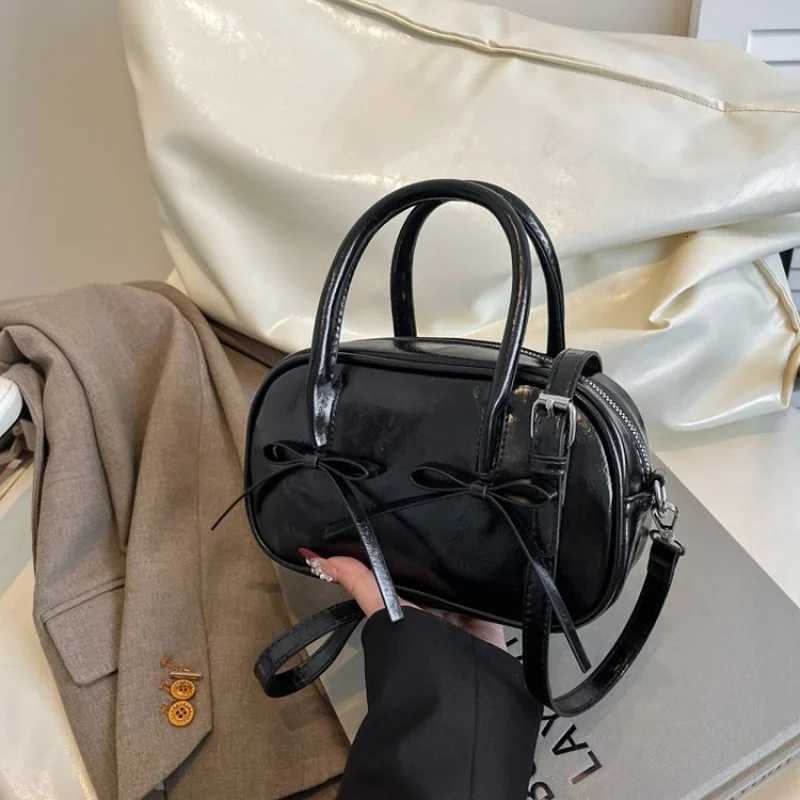 Classic Leather Shoulder Bag For Ladies Chic And Durable Crossbody Style Luxury Brand Perfect For OutingsT251122