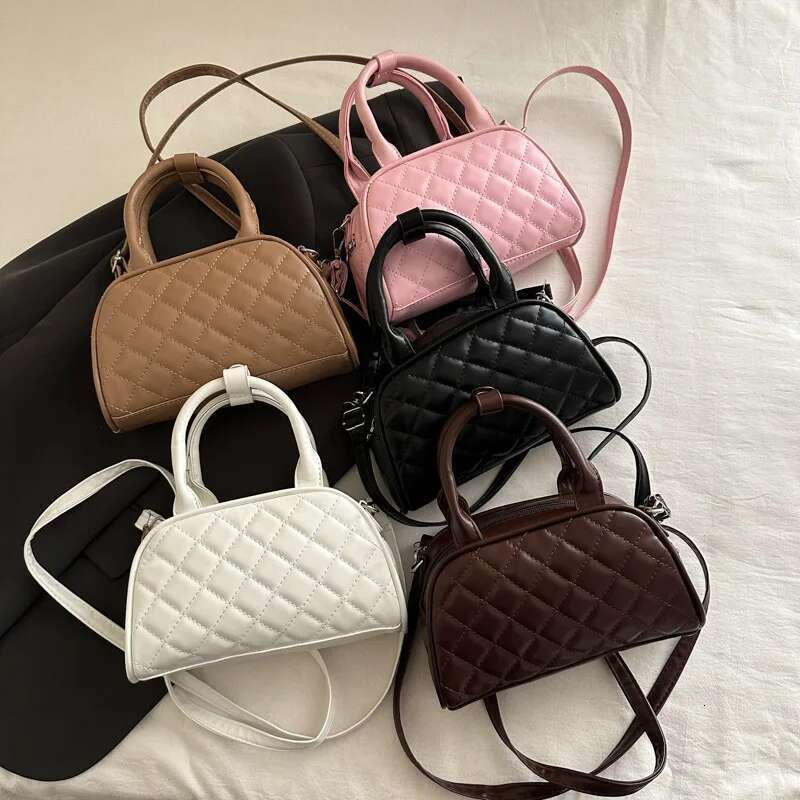 Spring New Niche Design Women S Fashionable Small Texture Casual Shell Personality Simple Korean Crossbody Bag Bag