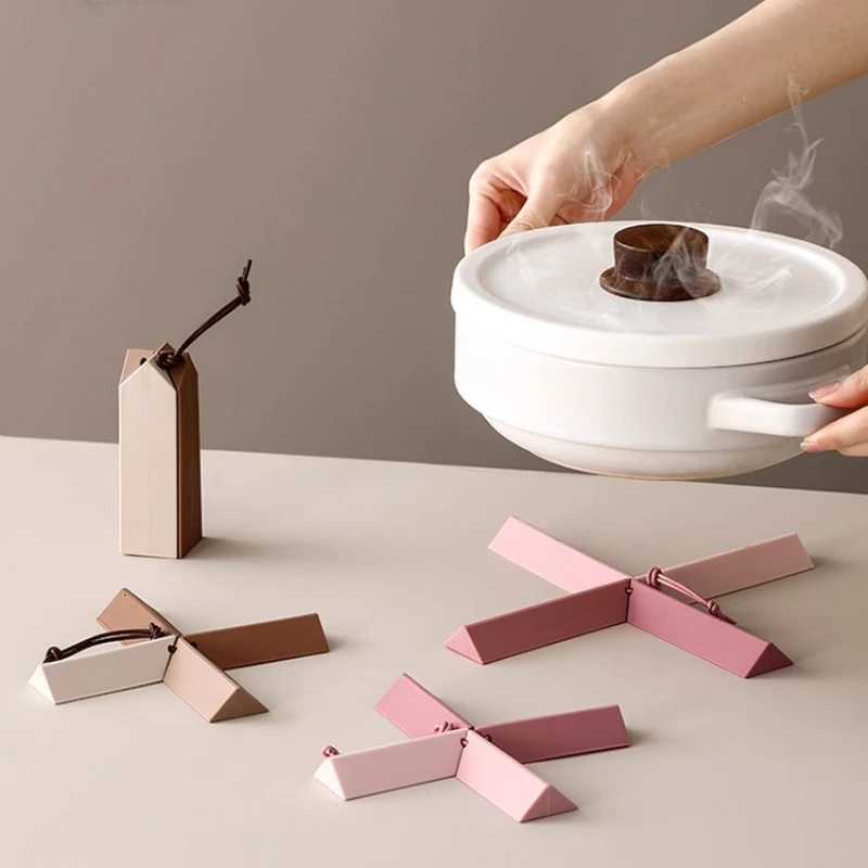 1pc Silicone Heat-Resistant Mat Pot Holder Dining Table Heat-Proof Coaster Waterproof Non-Slip Coaster Foldable Hanging Storage C251122