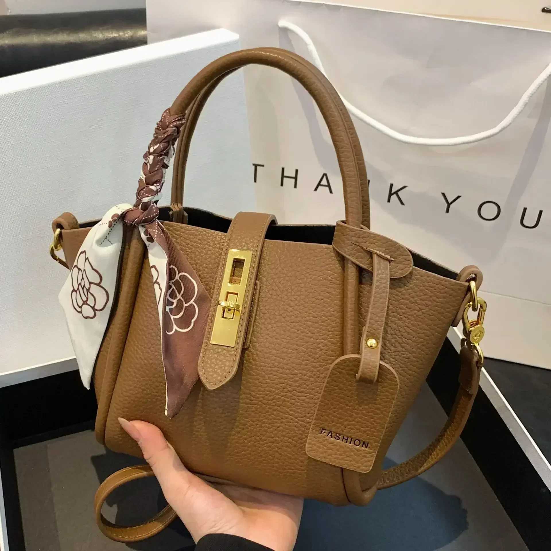 Summer New Trendy Ladies Fancy Crossbody Bag Portable Bucket Bag Wen Handbags Z250226