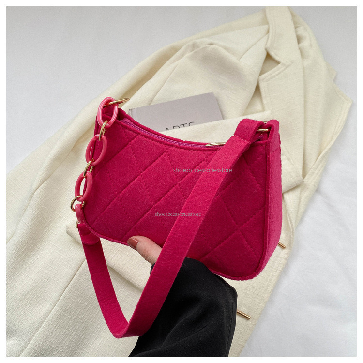 2025 New Designer Light Luxury Gorgeous Popular French Niche Design Bag Women's Multifunctional High-end Chain Shoulder Handbag Felt Armpit Bag