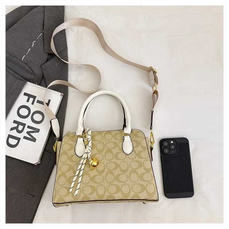 Lao Hua Hand-held Crossbody Bag 2025 New Style Elegant and Fashionable Tote Bag Retro and Versatile Single-shoulder Bag K251121