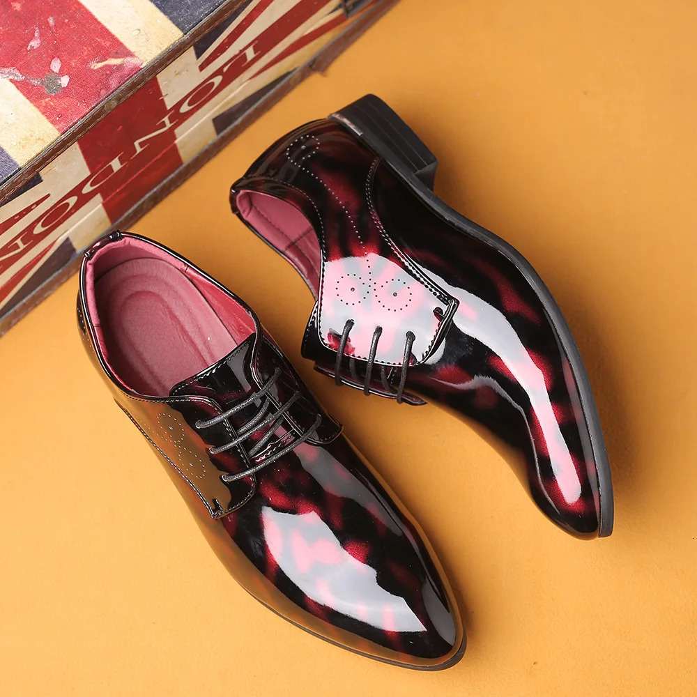 Mens Fashion Red Bottom Dance Club Derby Shoes Business Dress Lace Printed Patent Leather Wedding Party 250421