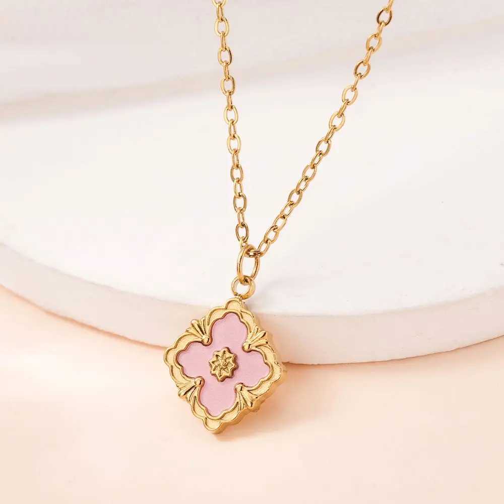 TOHM Vintage Diamond Shaped Four Leaf Flower Necklace for Women Stainless Steel Collarbone Chain Accessory J251122