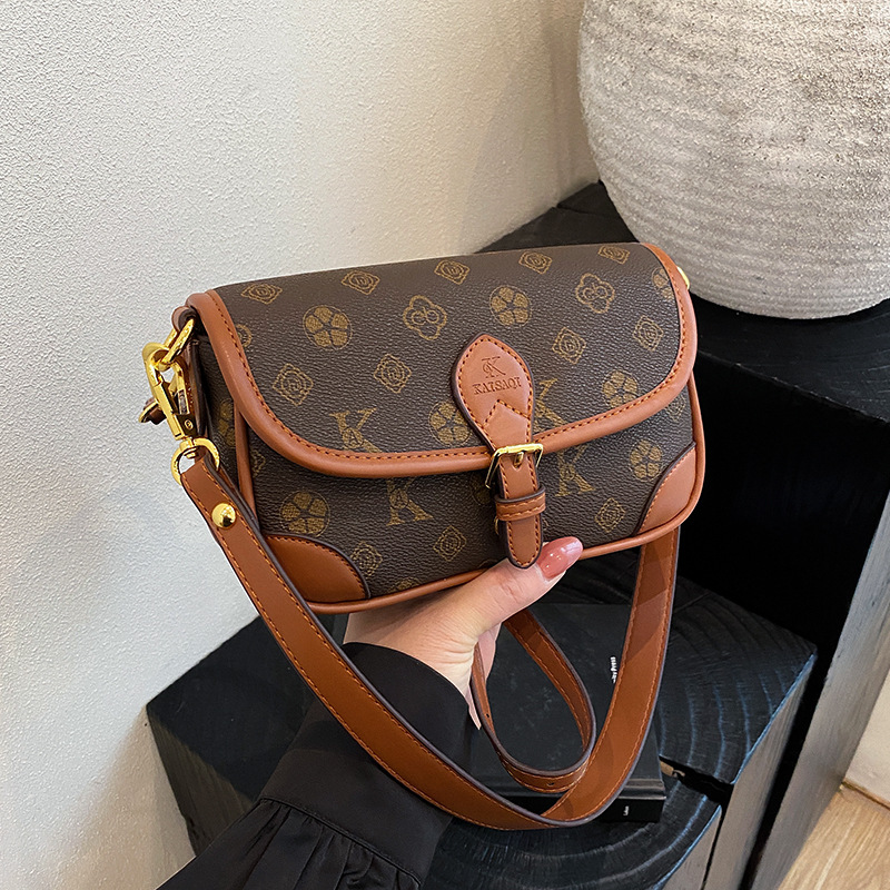 Designer Bags 2025 New Women's Bags: Fashionable Baguette bag, High-end single-shoulder crossbody bag, retro and versatile Underarm bag, free shi
